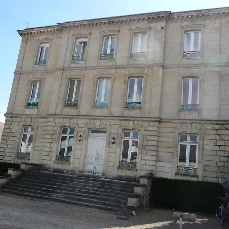 Apartment Dans Charmante Batisse De Maitre Compiegnoise *