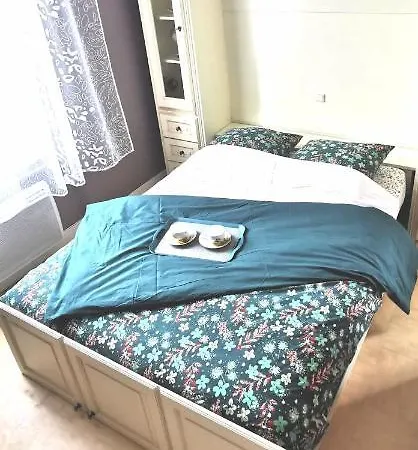 Dans Charmante Batisse De Maitre Compiegnoise *