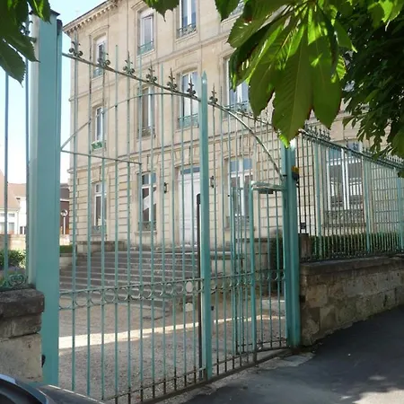 Apartment Dans Charmante Batisse De Maitre Compiegnoise *